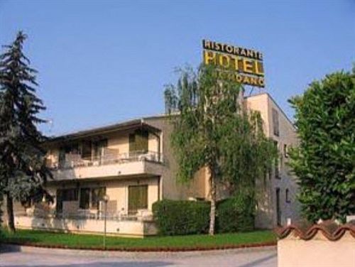 Hotel Ristorante Giordano Cavernago Exterior photo